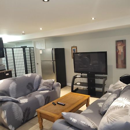 Lovely Guest Entire Apartment Minutes From Ottawa Airport Bagian luar foto
