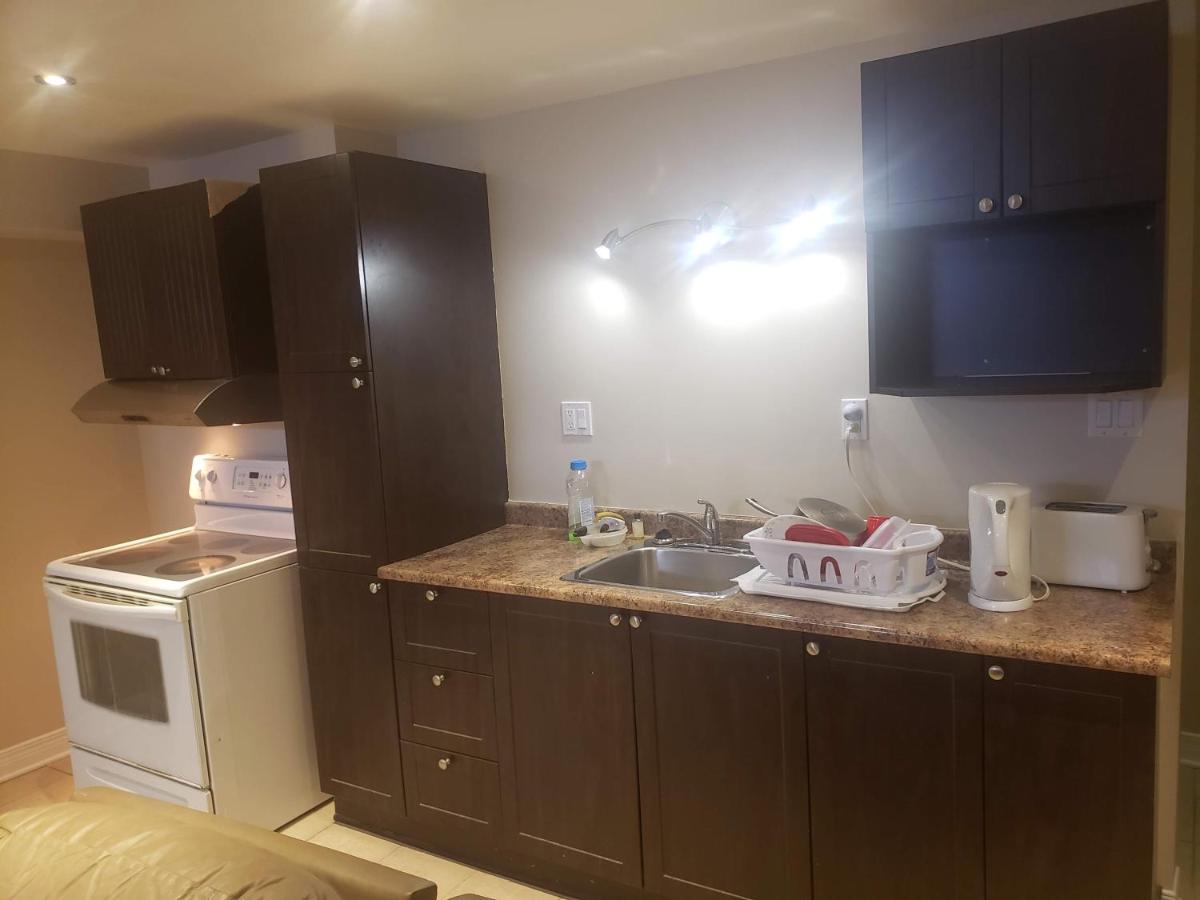 Lovely Guest Entire Apartment Minutes From Ottawa Airport Bagian luar foto