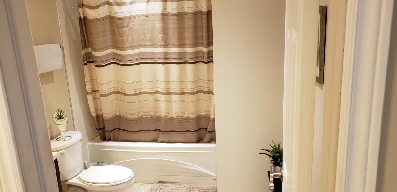 Lovely Guest Entire Apartment Minutes From Ottawa Airport Bagian luar foto
