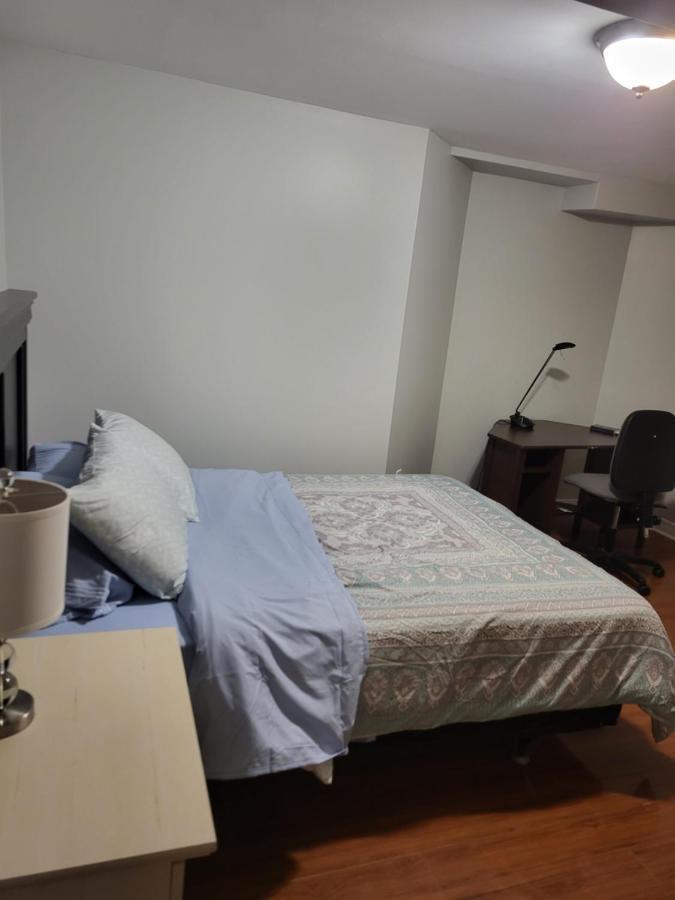 Lovely Guest Entire Apartment Minutes From Ottawa Airport Bagian luar foto