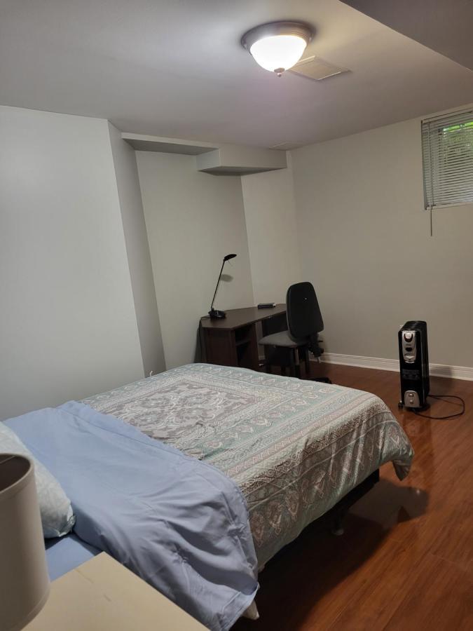 Lovely Guest Entire Apartment Minutes From Ottawa Airport Bagian luar foto