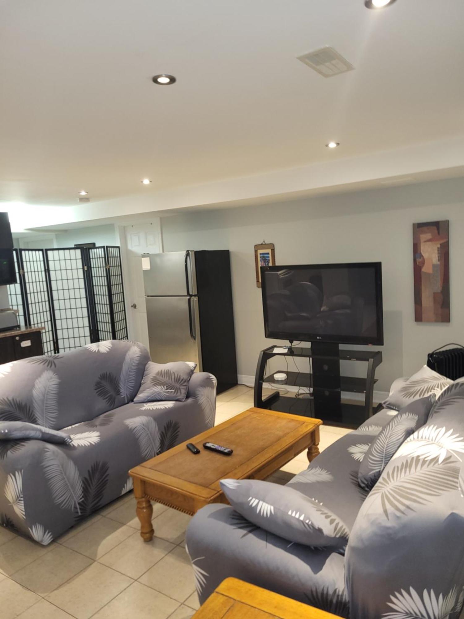 Lovely Guest Entire Apartment Minutes From Ottawa Airport Bagian luar foto