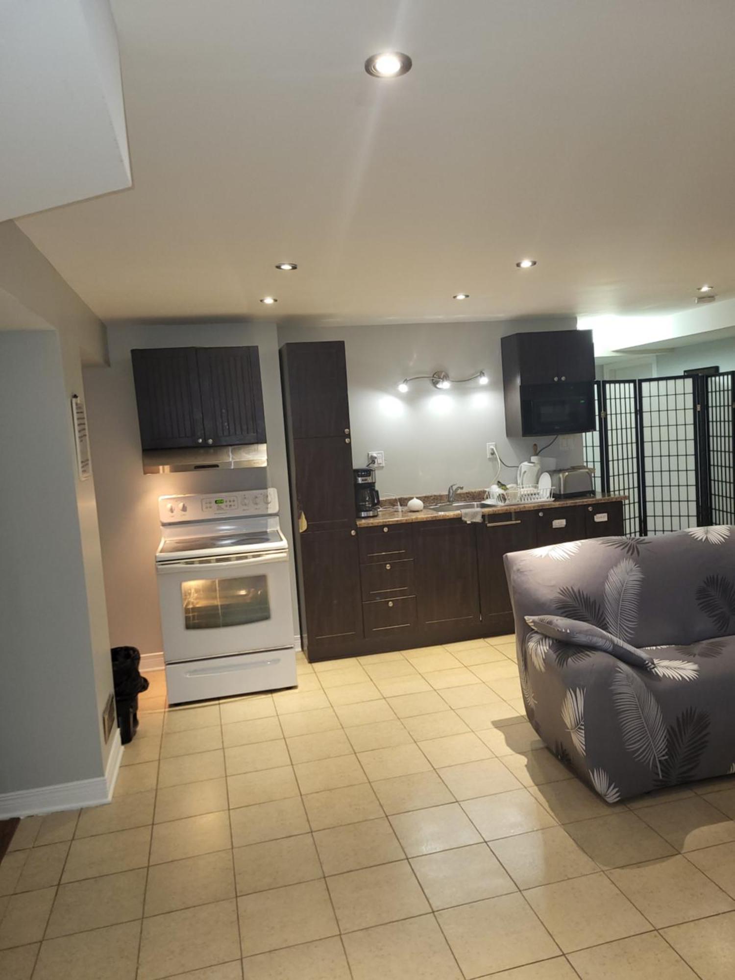 Lovely Guest Entire Apartment Minutes From Ottawa Airport Bagian luar foto