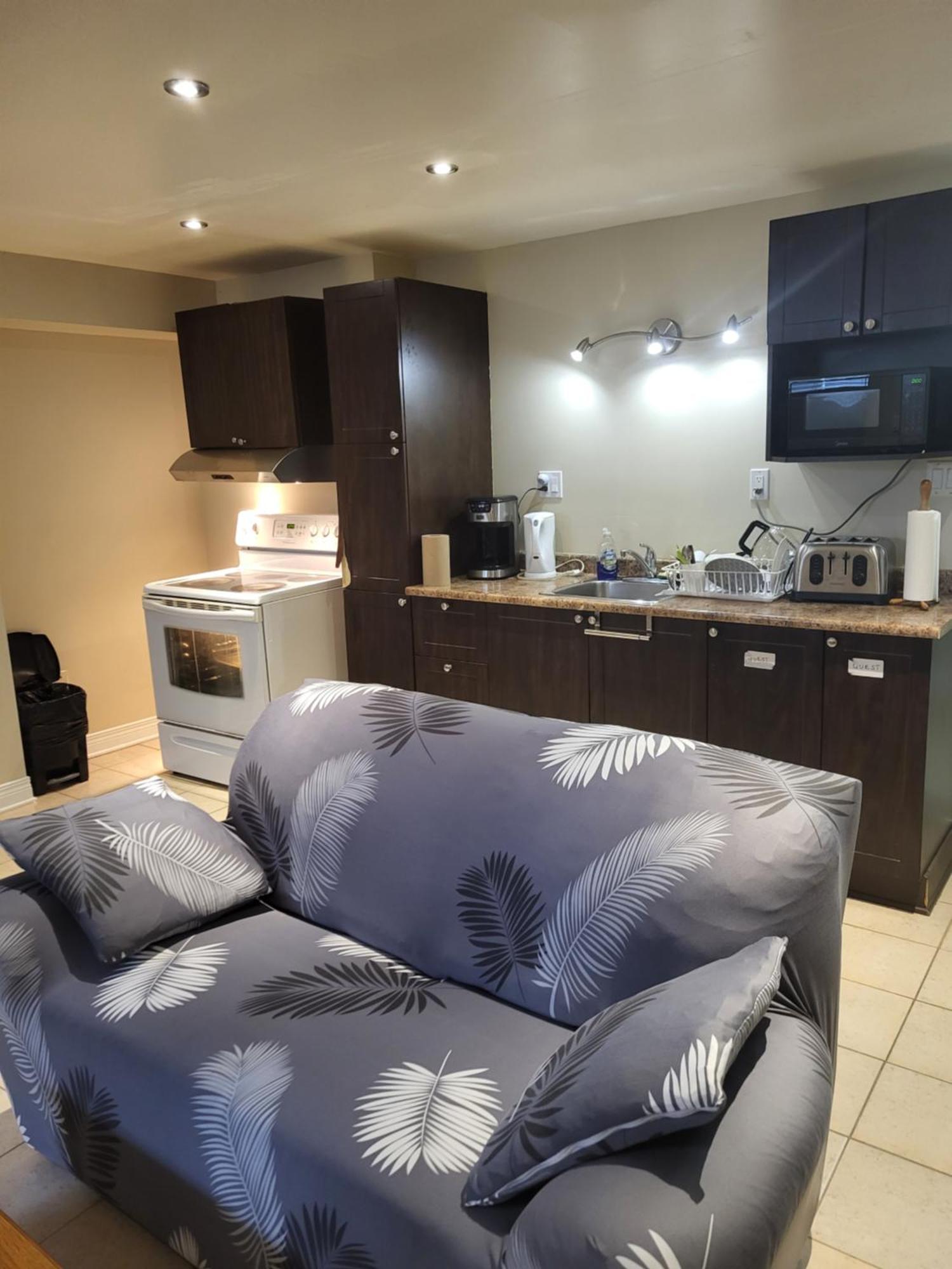 Lovely Guest Entire Apartment Minutes From Ottawa Airport Bagian luar foto