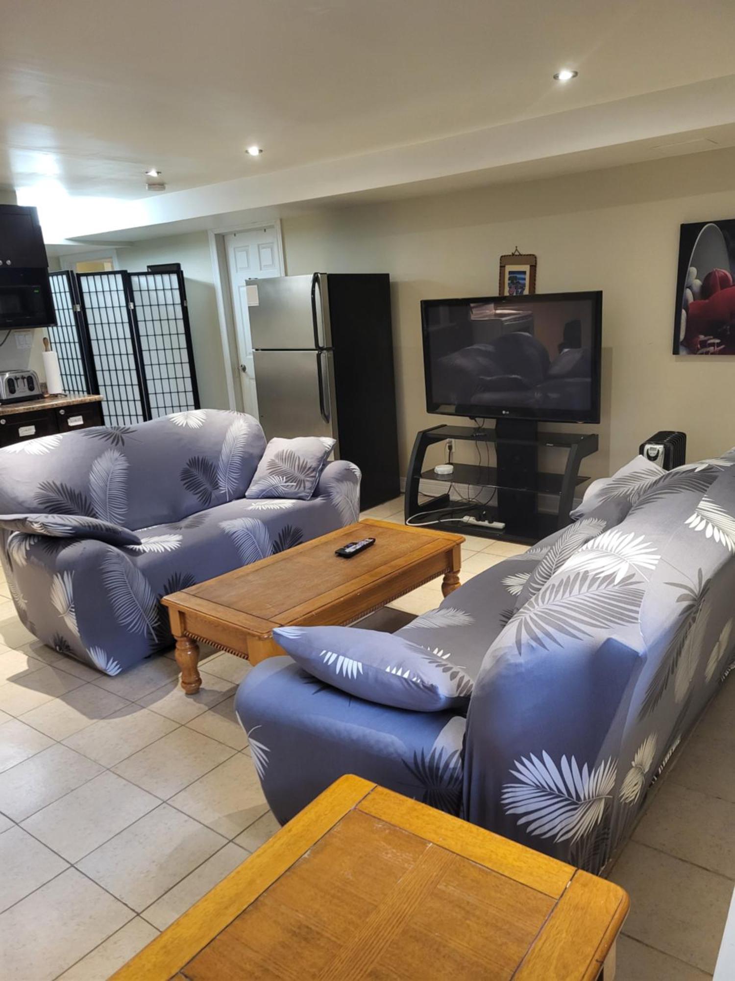 Lovely Guest Entire Apartment Minutes From Ottawa Airport Bagian luar foto